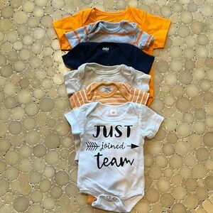 New⭐️6 Boys Onesies⭐️0-3m